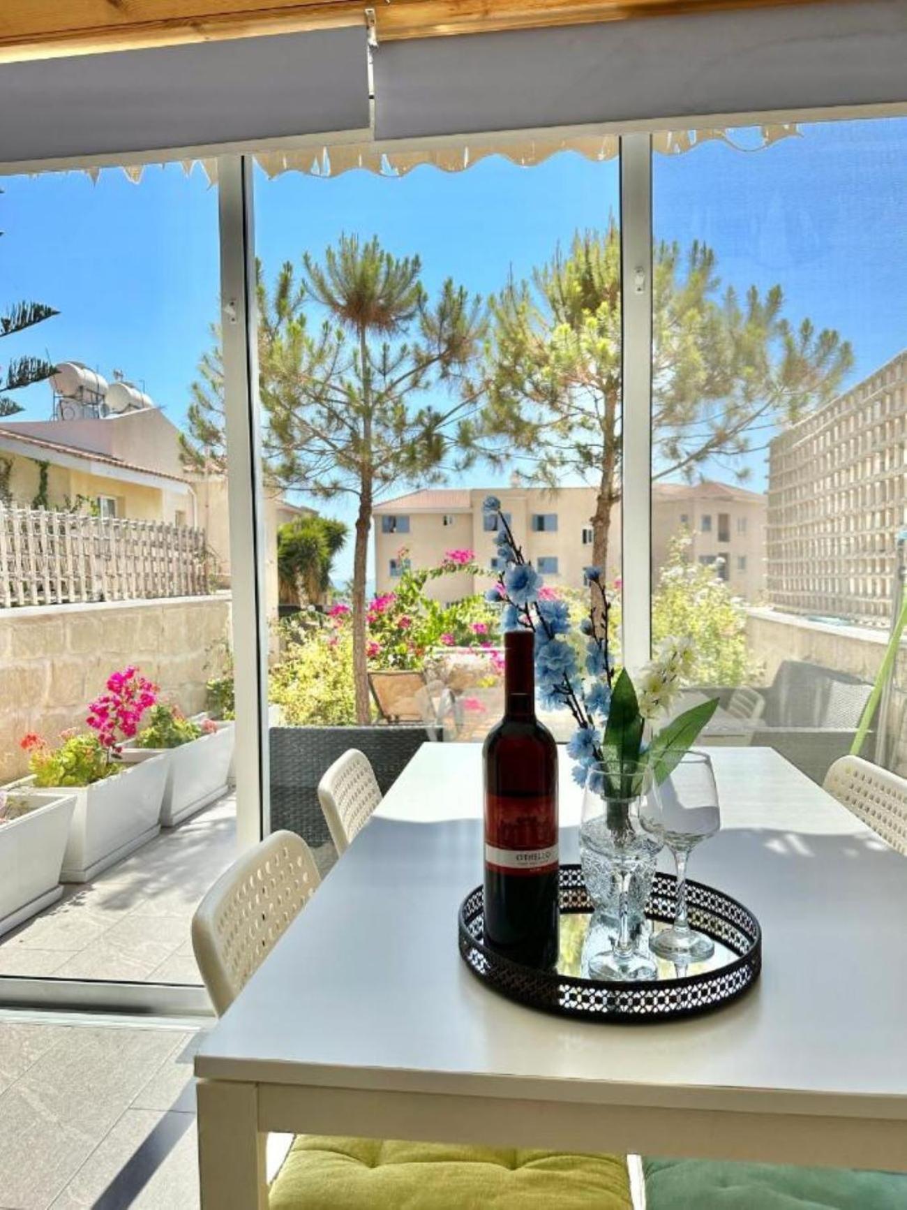 H&O Danaos Sea Breeze Apartment Paphos Bagian luar foto